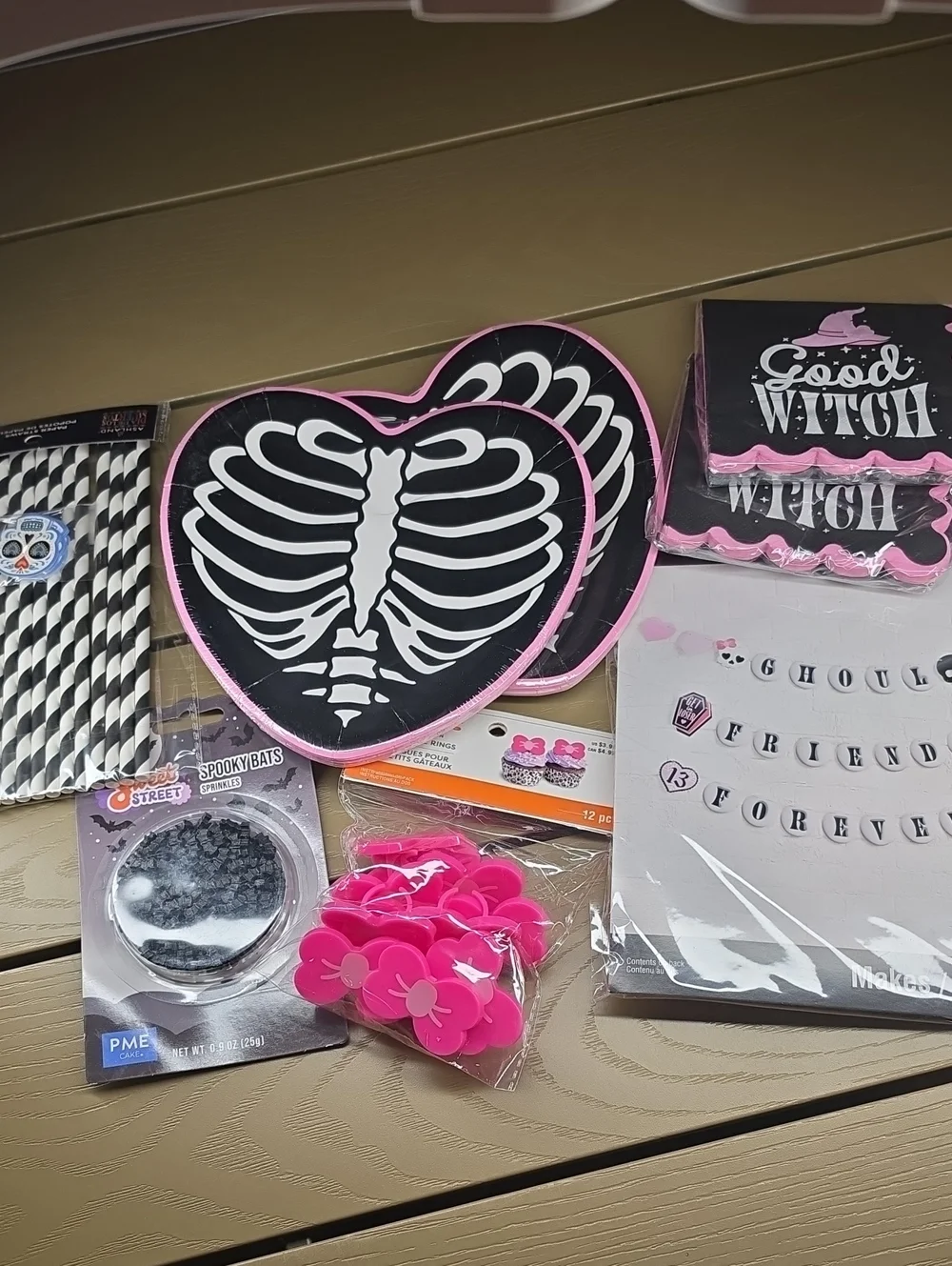 Pink & Black Skeleton Heart Paper Plates - Halloween Party Supplies